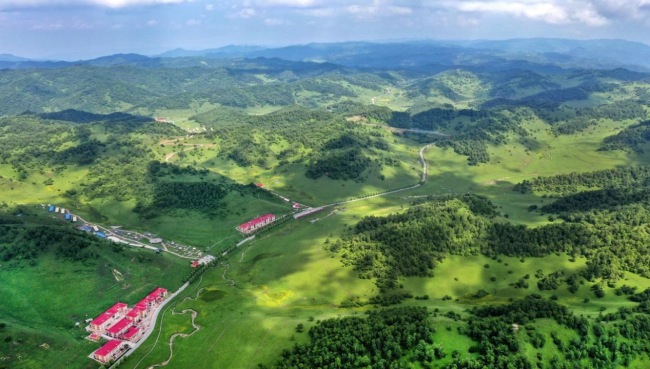 关山草原旅游风景区、龙门洞景区介绍